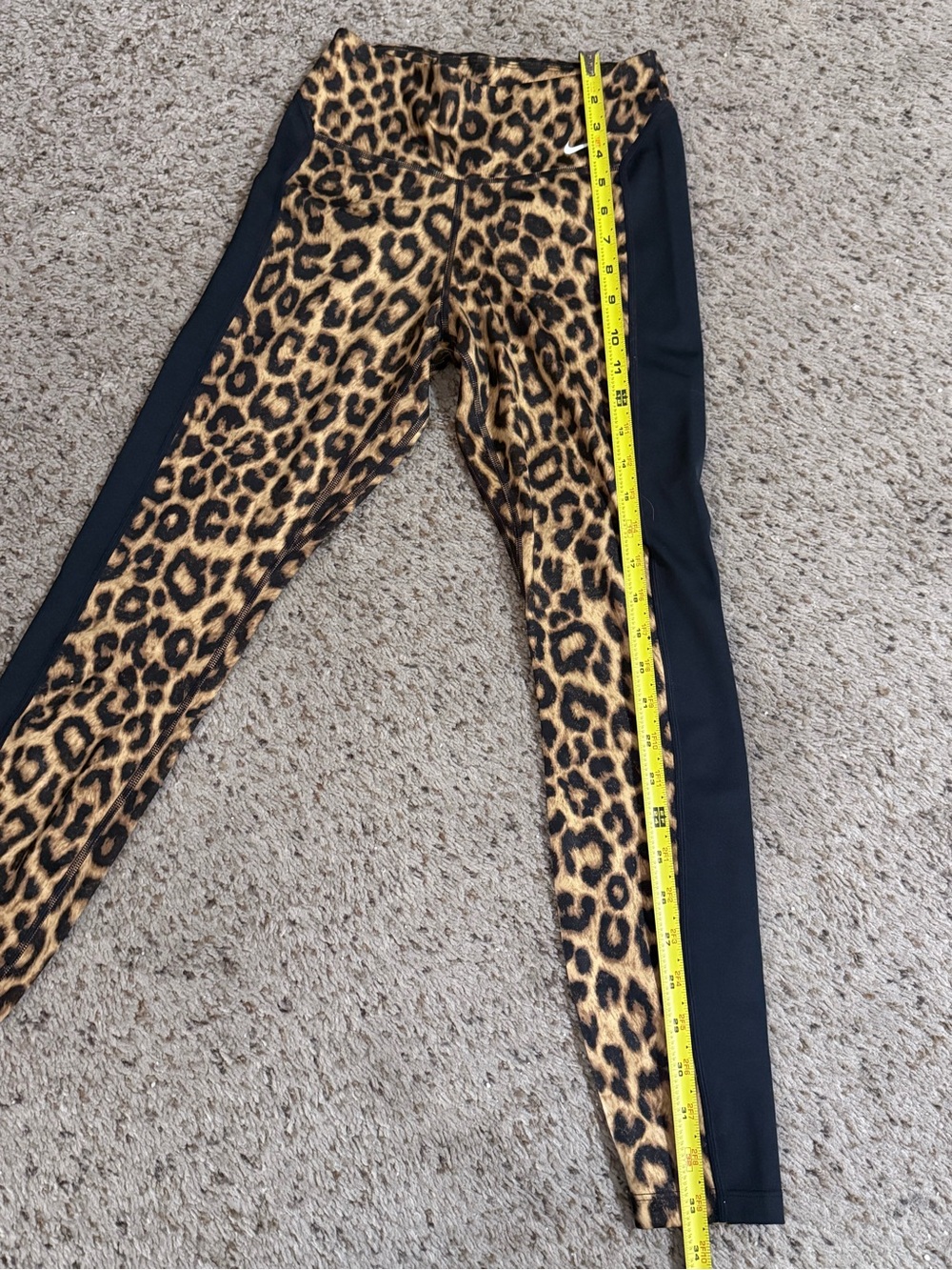 Nike Dri-Fit Leopard Print High-Waist Leggings with Black Side Panels XS - Picture 6 of 6